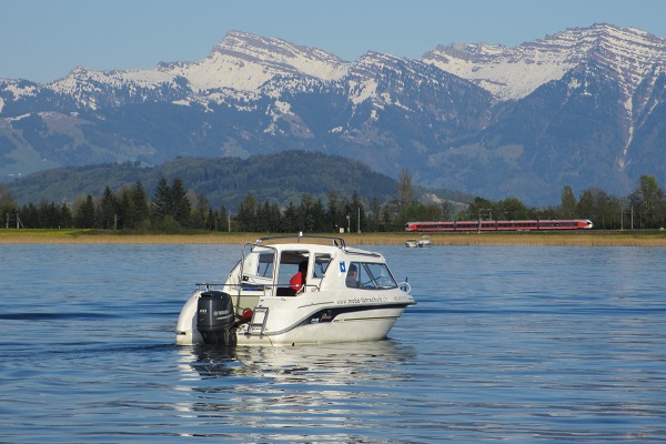Motorboot der Bootsschule